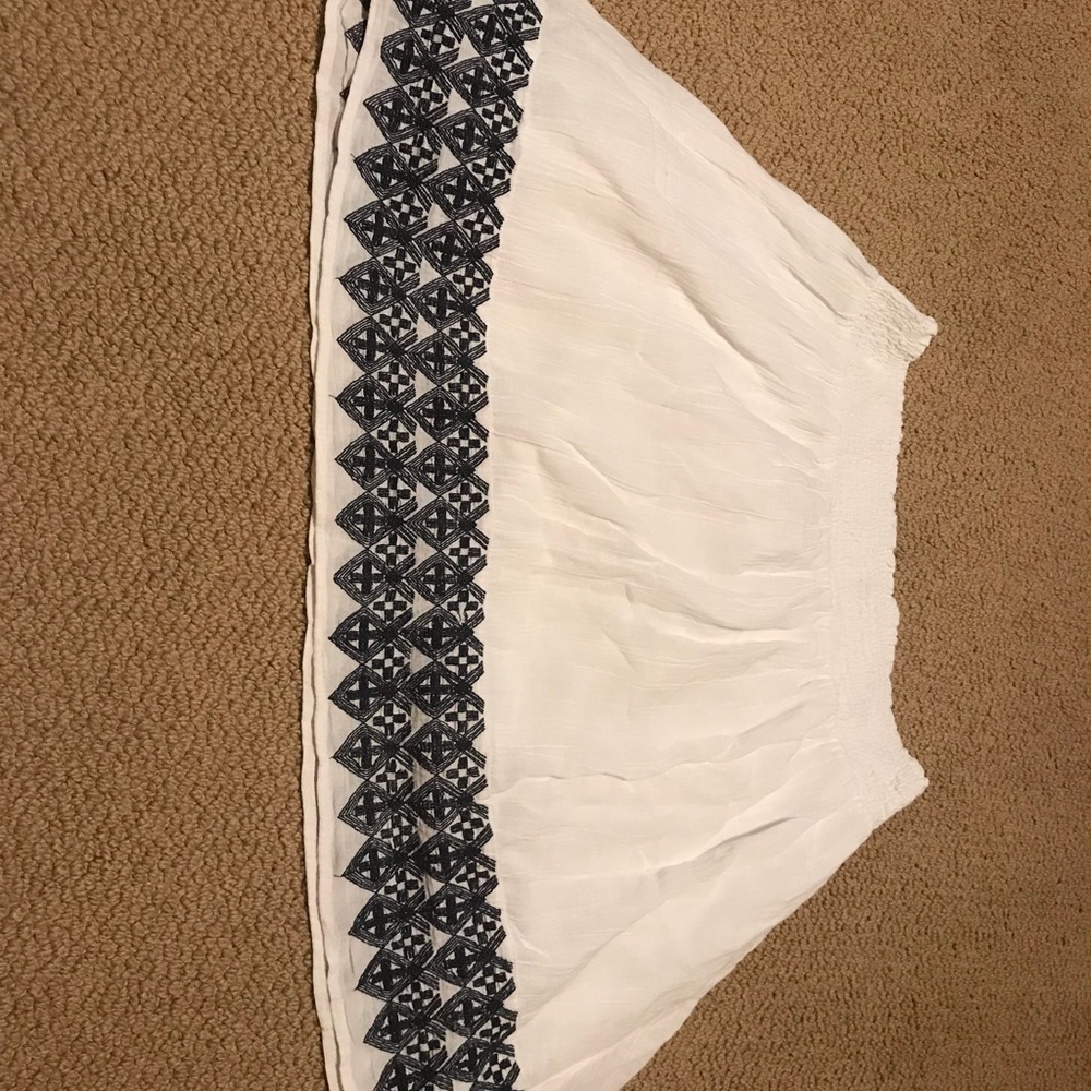 Old navy white and navy skirt